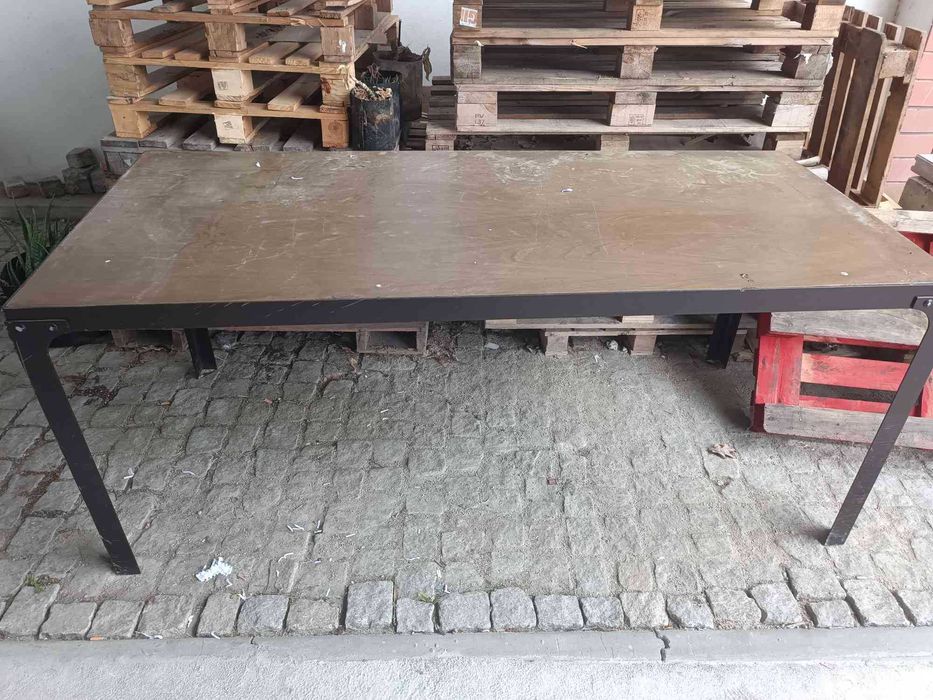 Mesa de trabalho robusta