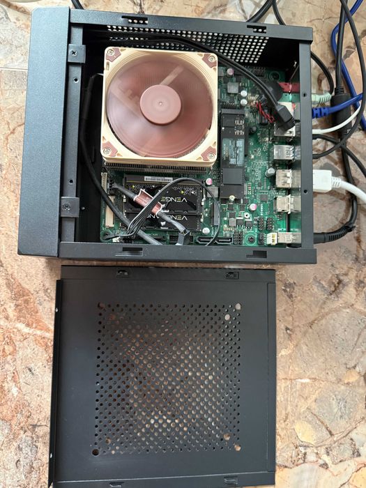 SilverStone Milo 10, ASUS PRO H410T, Noctua NH-L9i, Corsair 64 GB 2933