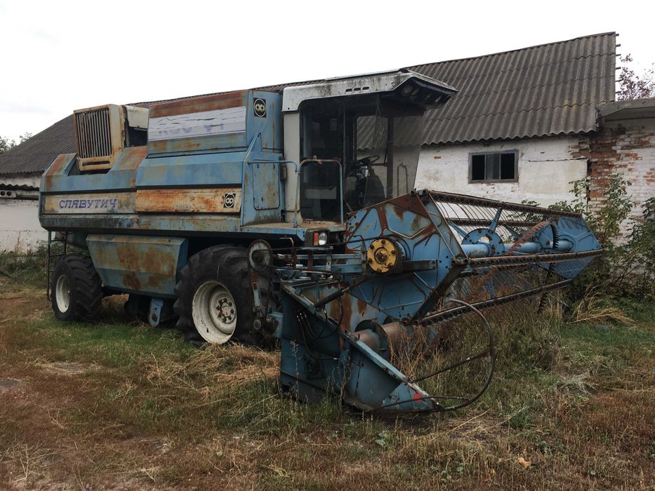 Комбайн зернозбиральний КЗС-9-1 "Славутич"