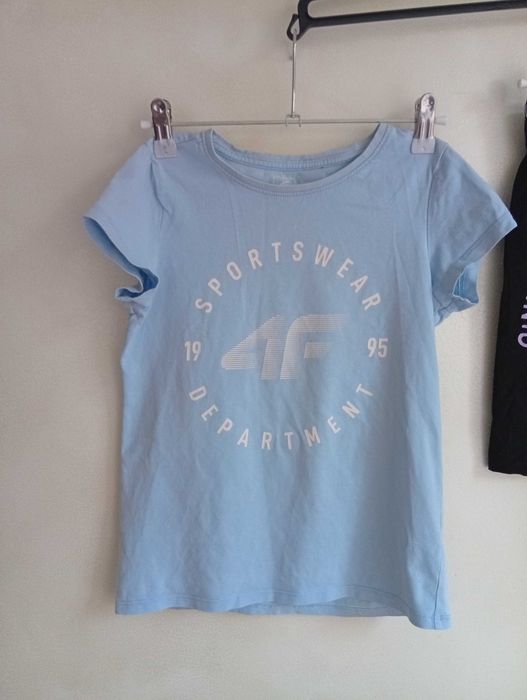 Niebieski t-shirt 4F i kolarki Cinnamoroll 146