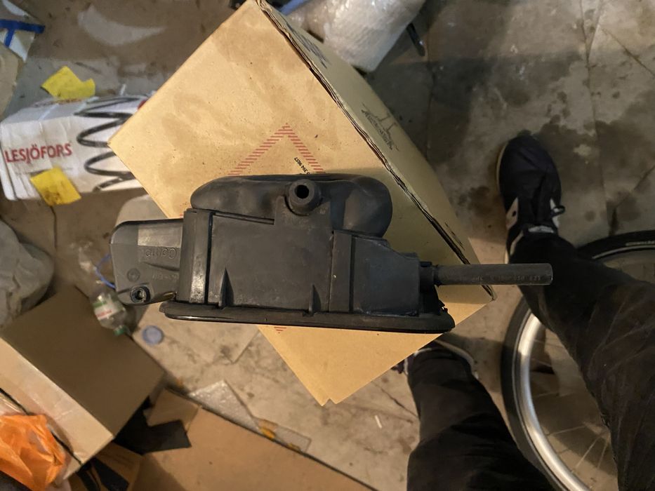 Лючок бензобака октавія а5 універсал