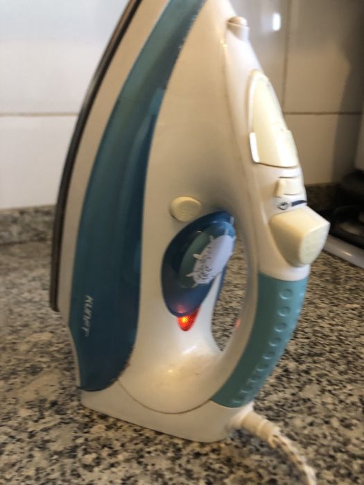 Ferro de engomar e aquecedor