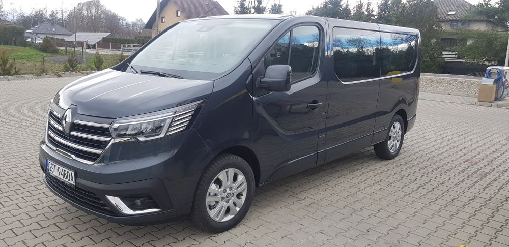 Wynajem busa 9 osobowego Renault Trafic  Wypożyczalnia Brzeszcze