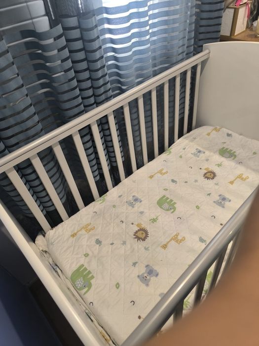 Berço com grade regulável