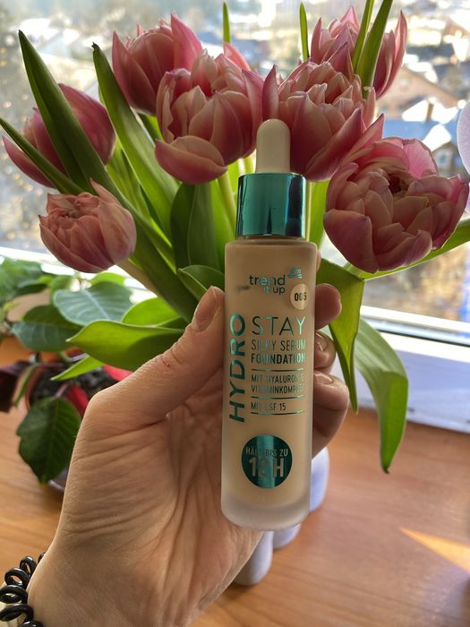 Podkład-serum do twarzy Hydro Stay Silky Serum Foundation waniliowy