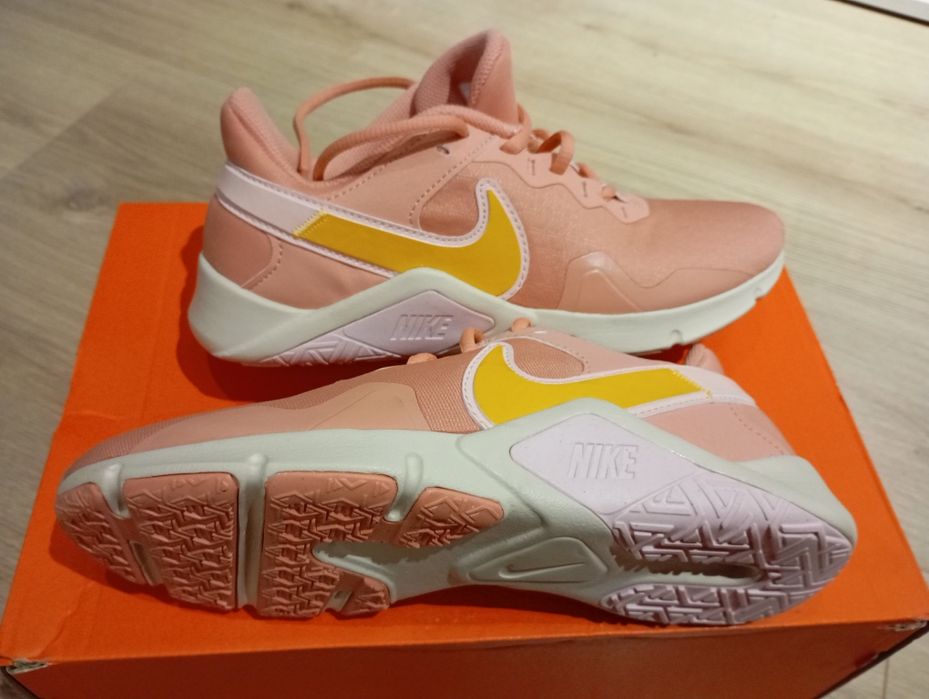 Adidasy Nike, r. 38.