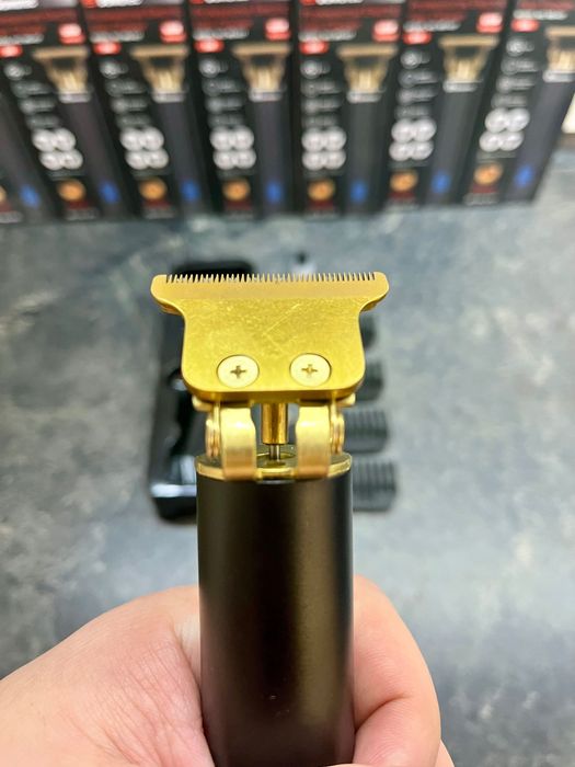 Тример. Триммер. Машинка для стрижки. Корпус металевий. Акумуляторна.