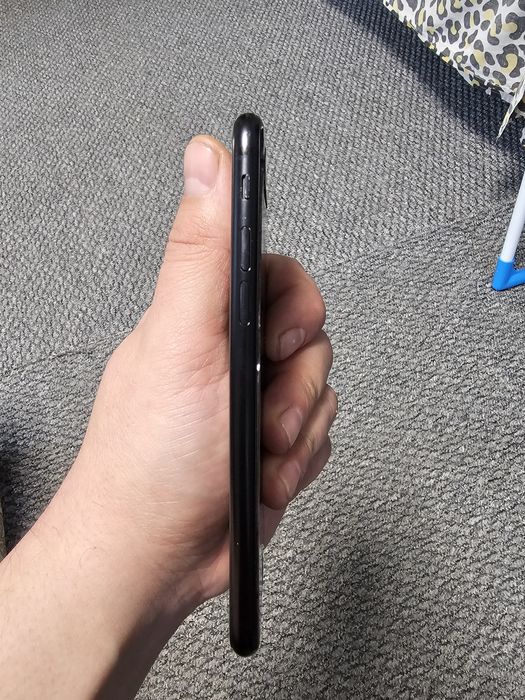 Продам Iphone SE / Айфон СЕ Айклауд