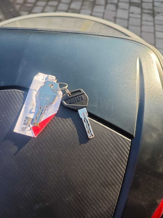 Kufer centralny GIVI V47nn