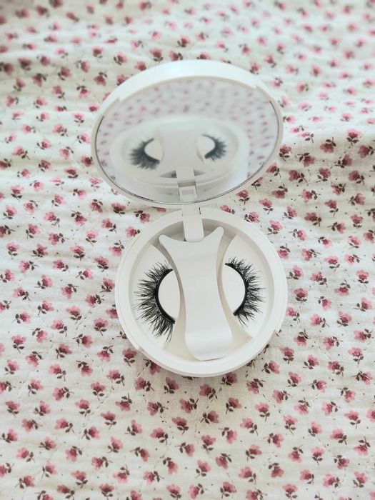 Rzęsy magnetyczne w solidnych pudełeczkach z lusterkiem