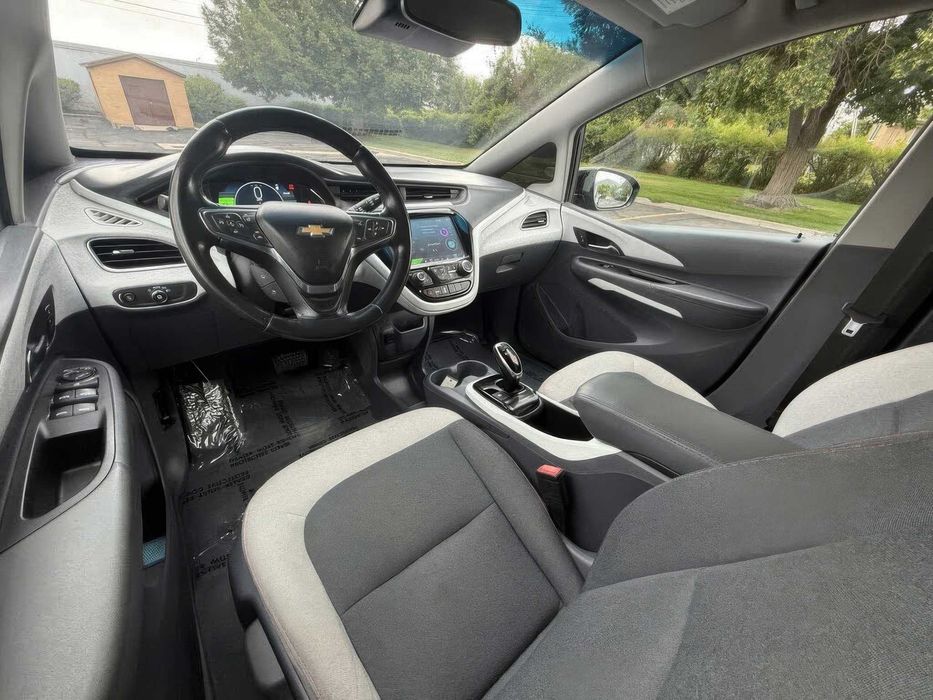 Chevrolet Bolt EV      2021