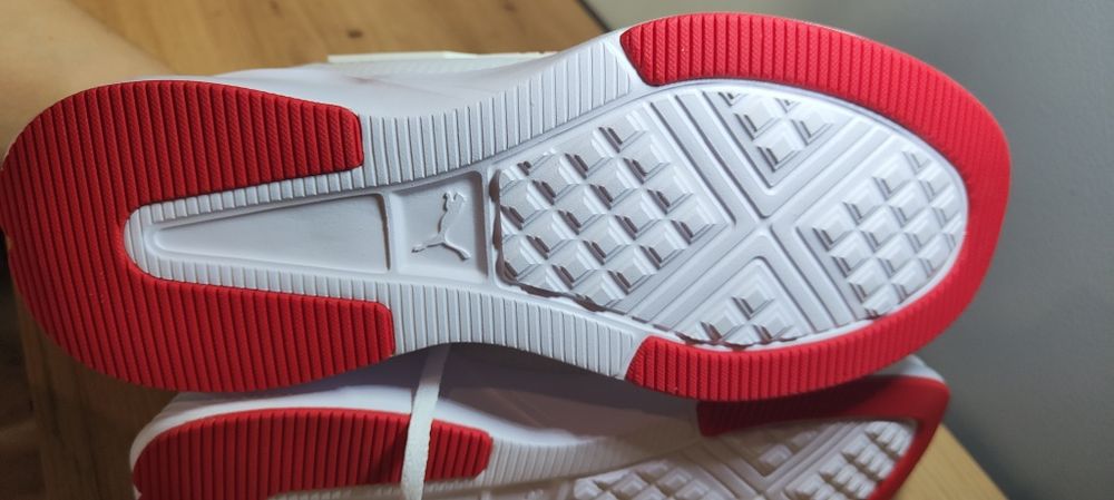 Męskie Pumy sportowe 42