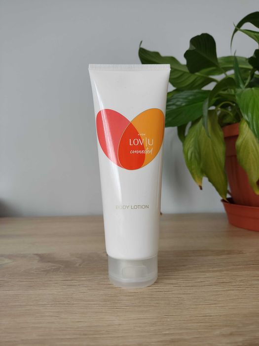 Balsam do ciała Lov U Connected Avon pachnący zapach perfumowany
