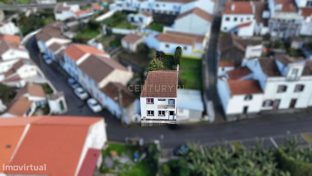 Oportunidade Única: Moradia T3 no Centro da Vila do Nordeste