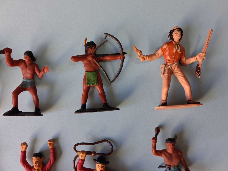15 Bonecos PVC Índios & Cowboys anos 70. Ver fotos. O preço é do lote.