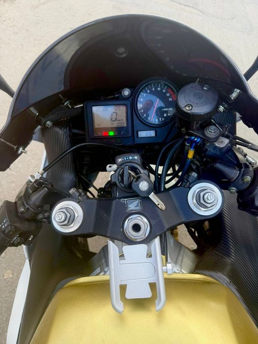 Продам спортбайк Honda CBR929RR