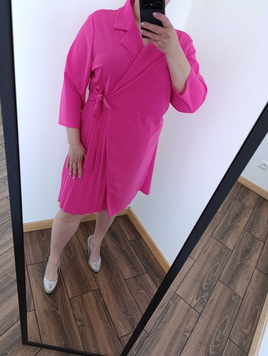 elegancka sukienka różowa pliski +size