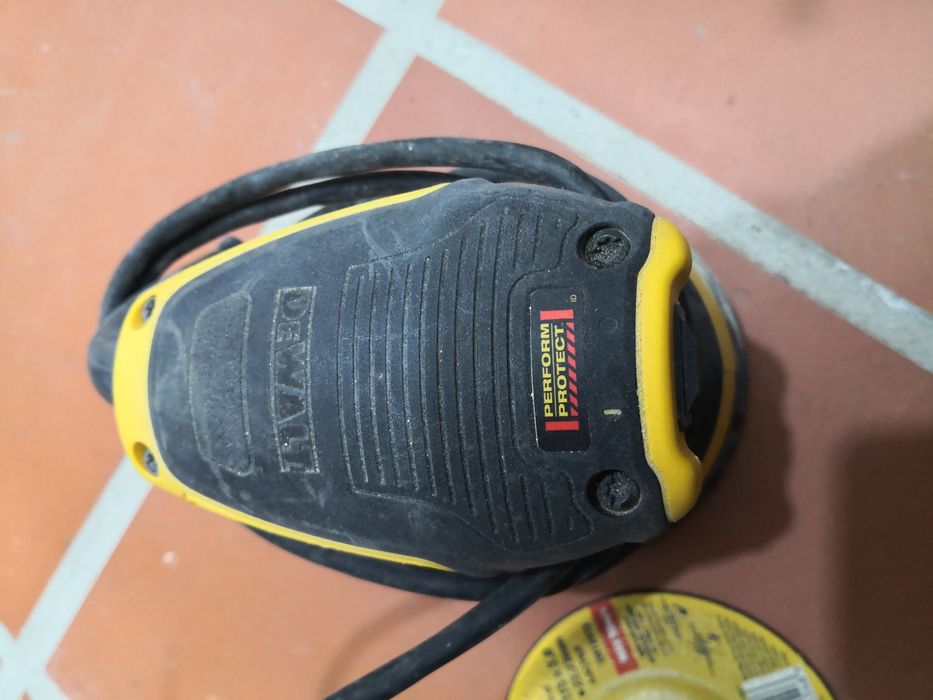 lixadeira orbital DEWALT