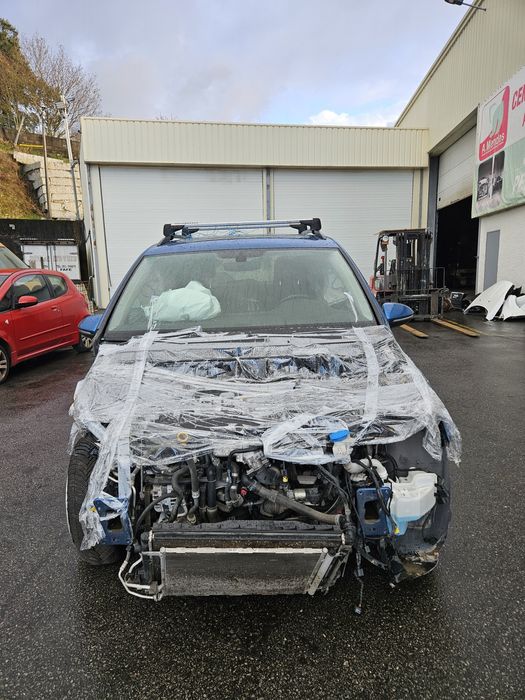 Volkswagen Touran 1.6 TDi de 2016 para peças