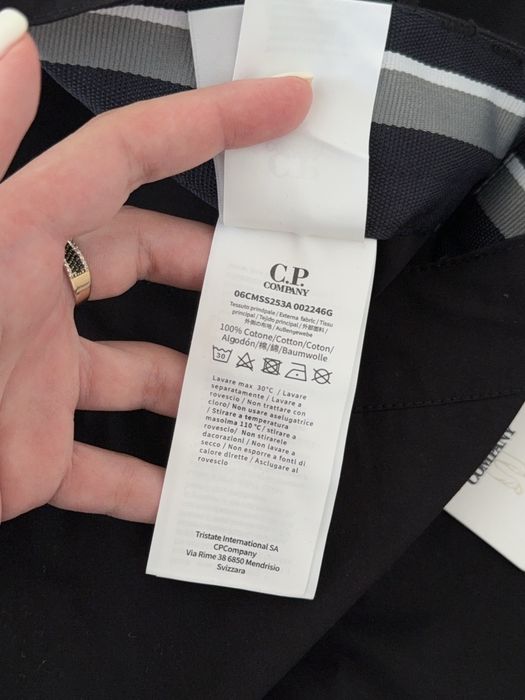 Джинсові шорти C.P. Company / чорні джинсові шорти з лінзою