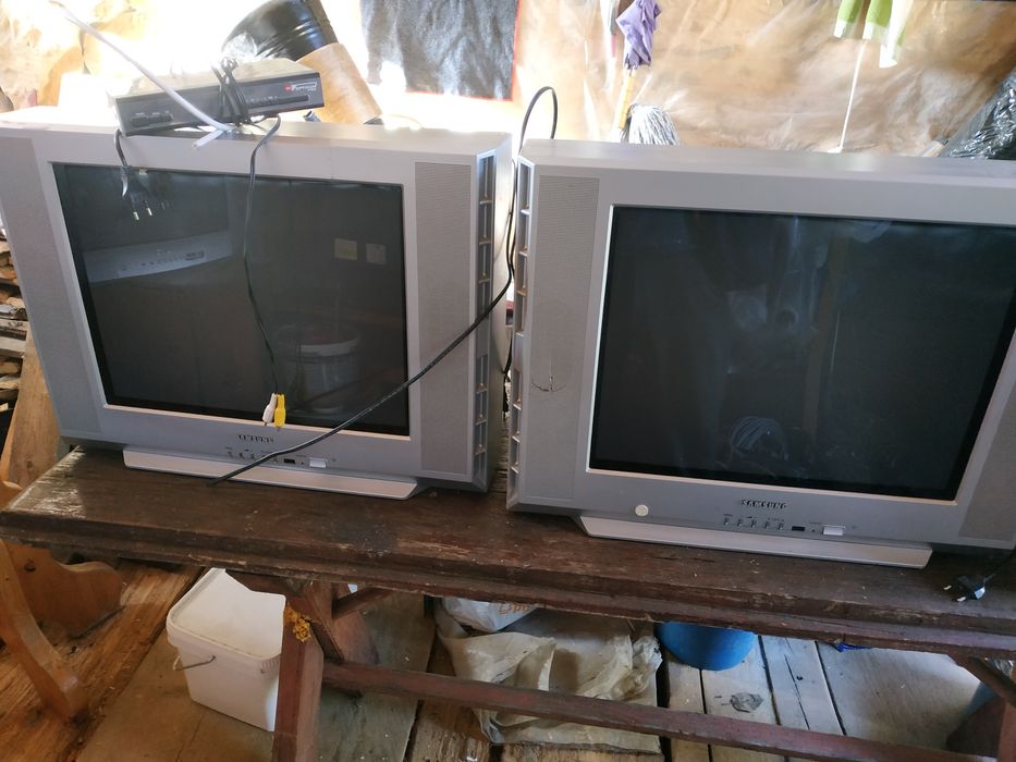 Продам оптом до десятка телевізорів і різних приставок