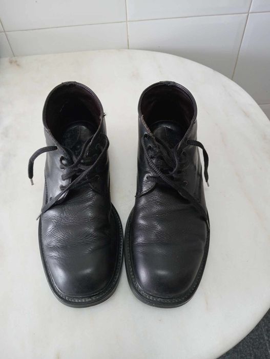 Botas em pele e sapatos em camurça nº 41