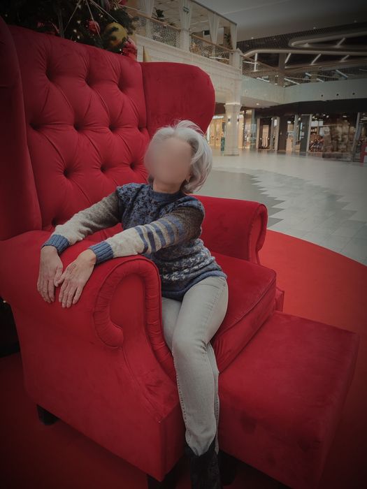 Жіночій в'язаний светр, ручна робота