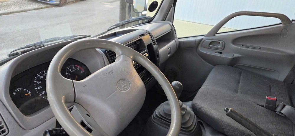 Toyota Dyna — Cabine Dupla · Caixa Aberta · 6 Lugares