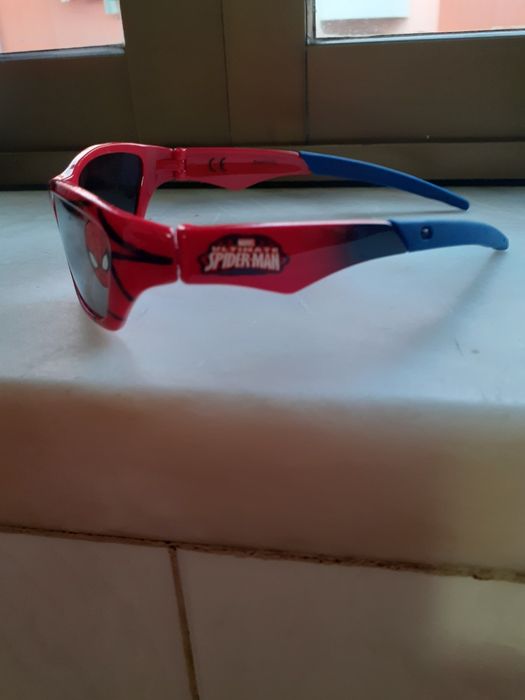 Oculos de sol spider man