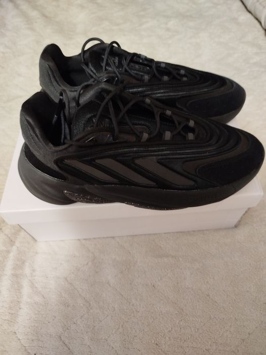 Оригінальні кросівки Adidas