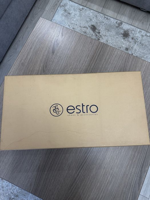 Шкіряні чоботи шоколадного кольору розмір 40 від Estro