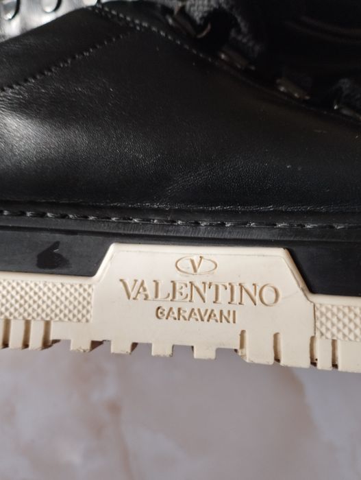 Кросівки чоловічі VALENTINO.