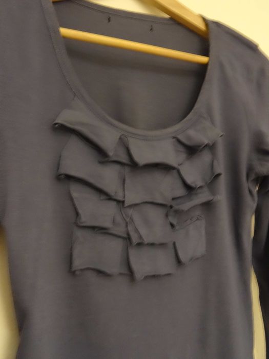 bluzka z żabotem falbanami