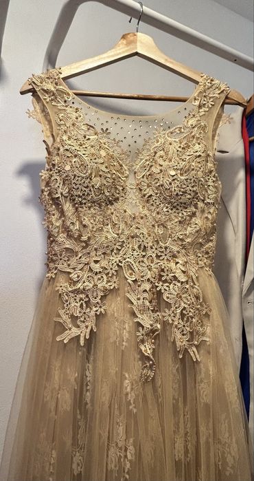 Vestido de festa/ baile de finalistas dourado