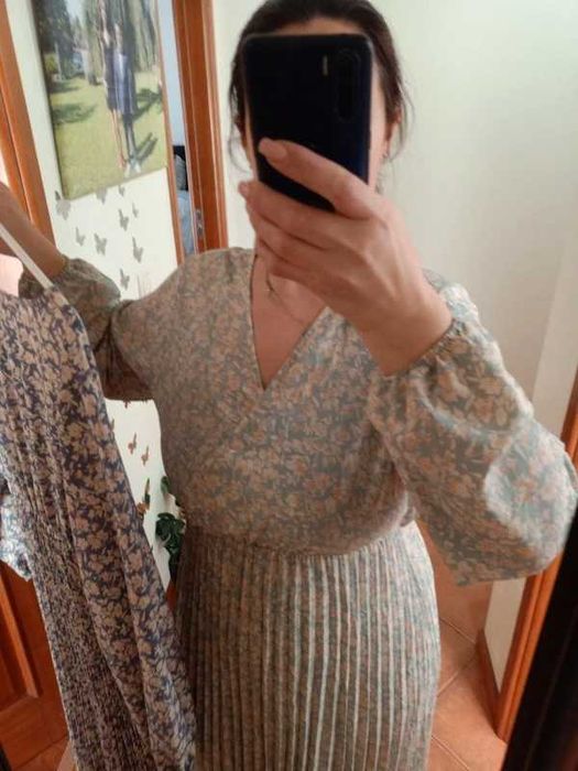 Vestido comprido plissado L/XL. Novo com etiquetas· Moda Cindy