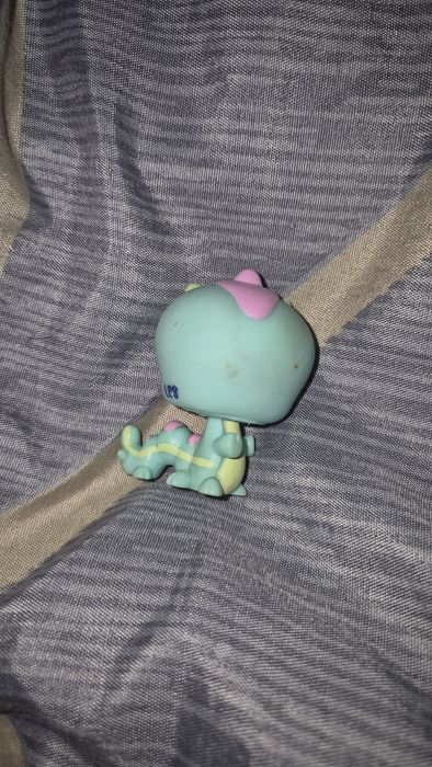 Lps figurka gąsienica robak