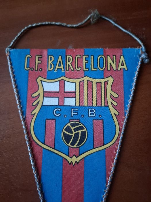 Stary proporczyk z PRL.FC Barcelona. Piłka nożna