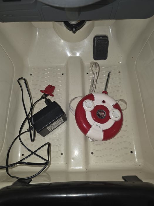 Carro com bateria e telecomando