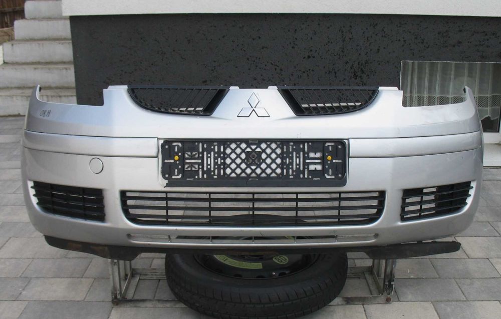Mitsubishi Colt VI 5D zderzak przód kompletny 08H 04-08r