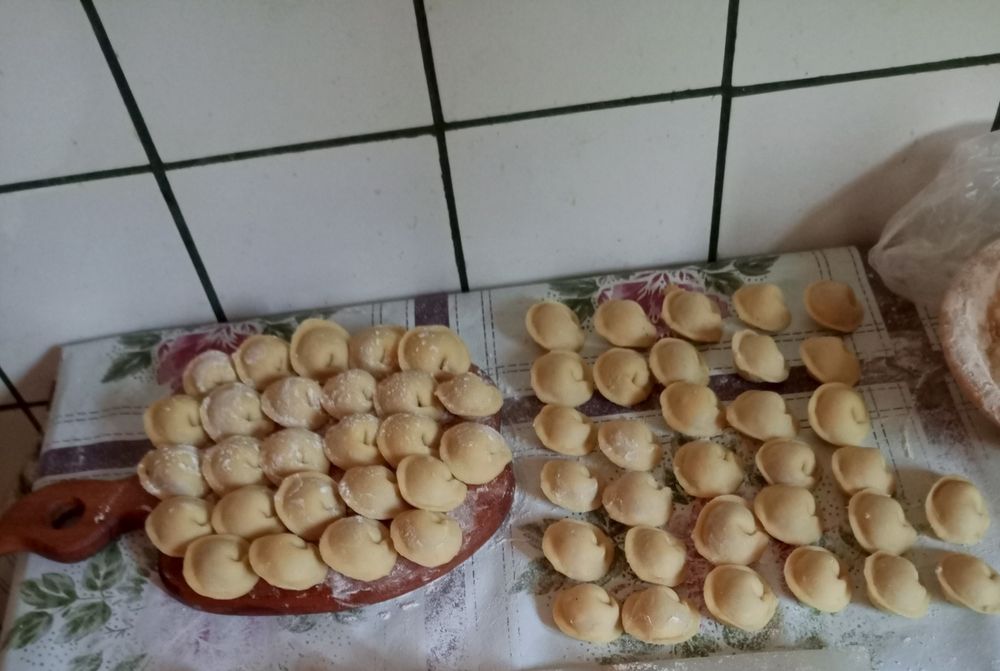 Черкасси! Смачні домашні пельмені,вареники з картоплею.під замовлення. готую з любовью)Пельмені ручна робота 220.класичні 200.Вареники з картоплею 150