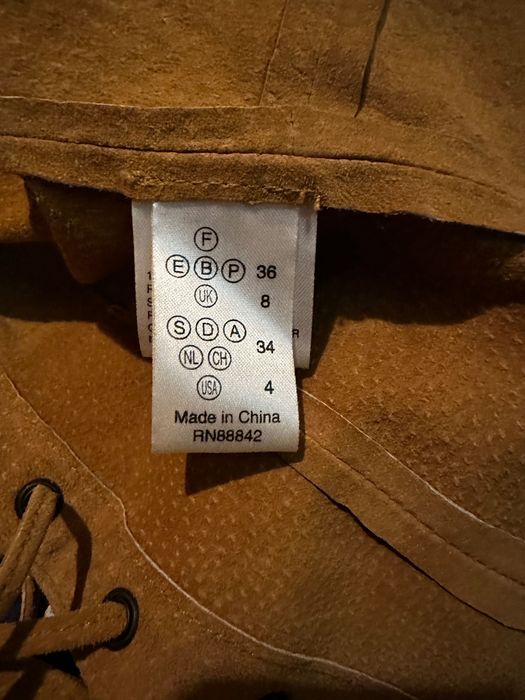 Casaco / Camisa em pele de porco com franjas, ajustável.