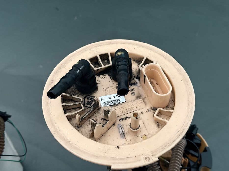 Паливний насос в бак Ауді А6 С6 безнонасос Audi A6 C6 поплавок