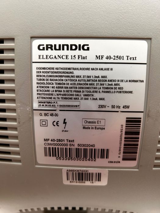 TV Grundig Elegance 15 Flat MF 40-2501/5 TEXT a cores, com comando.