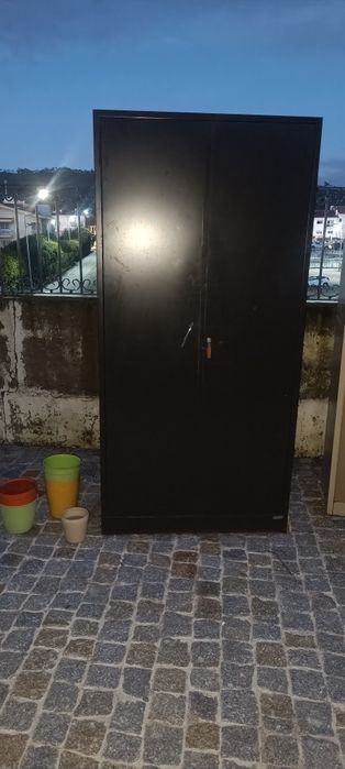armário em chapa de duas portas