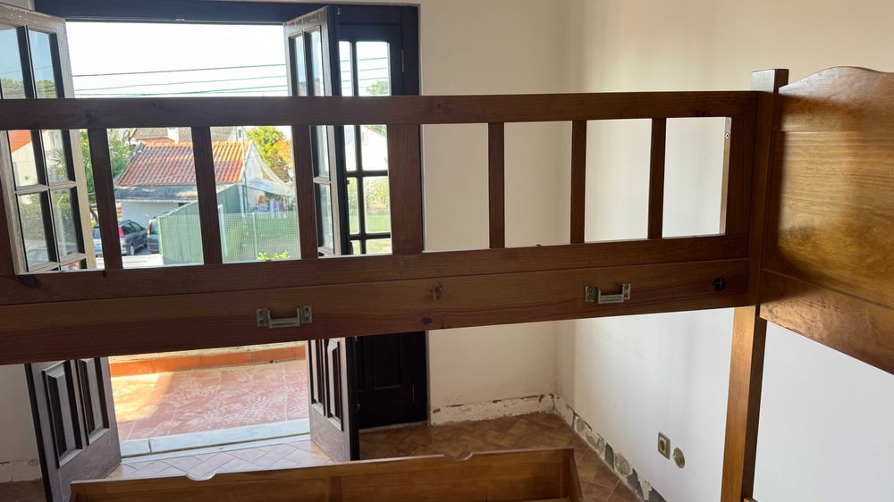 Beliche para criança ou adulto em boa madeira maciça, muito bom estado