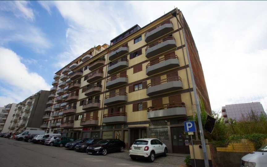 Garagem fechada para arrendar em Vila Nova de Gaia