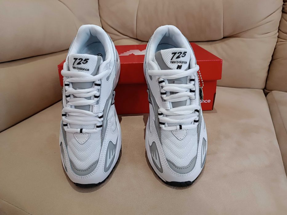 Жіночі кросівки New Balance 725