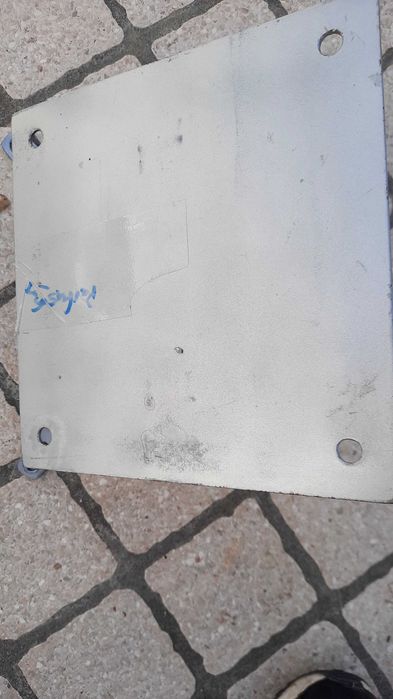 Suporte em ferro para TV