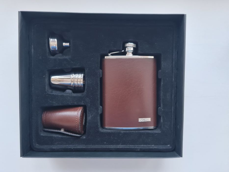 Набір Mustang з флягою та чарками