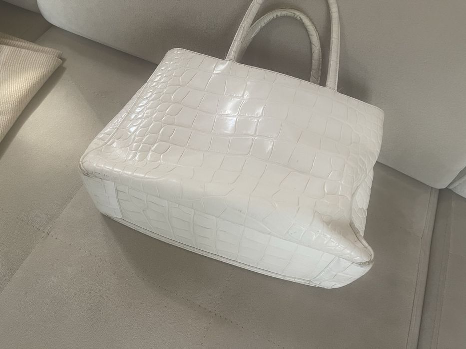 Mala Furla branca em pele